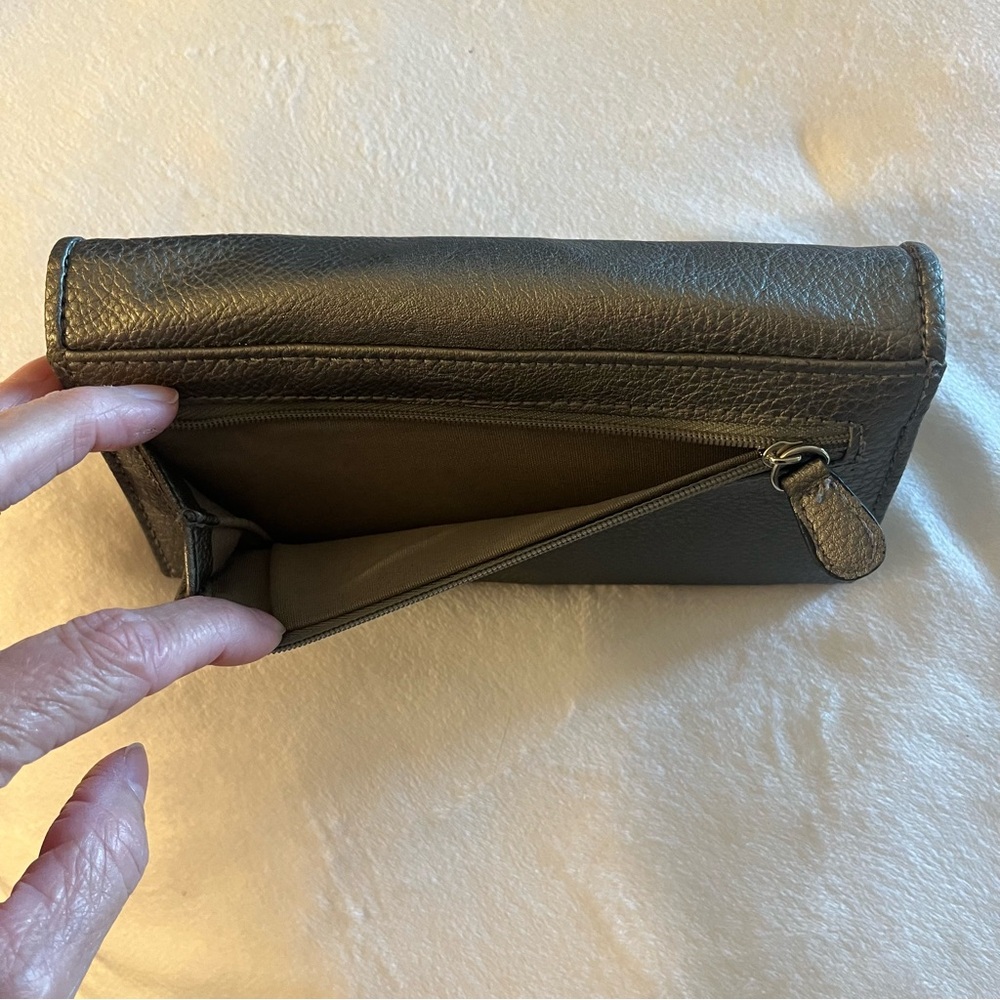 Elegant Grey Leather Wallet - Picture 9 of 10